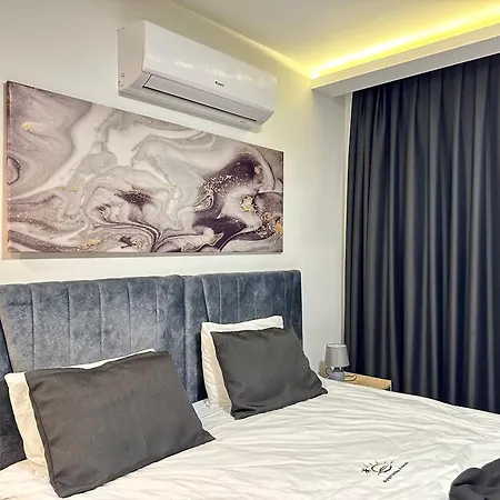 Holiday Courtyard Longbeach