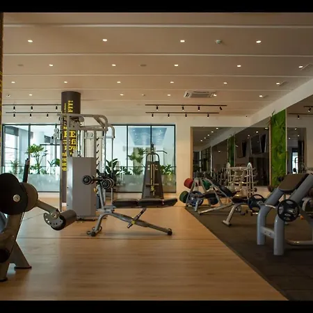 Holiday Courtyard Longbeach Apartament *