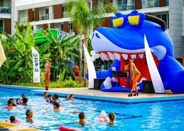 Holiday Courtyard Longbeach