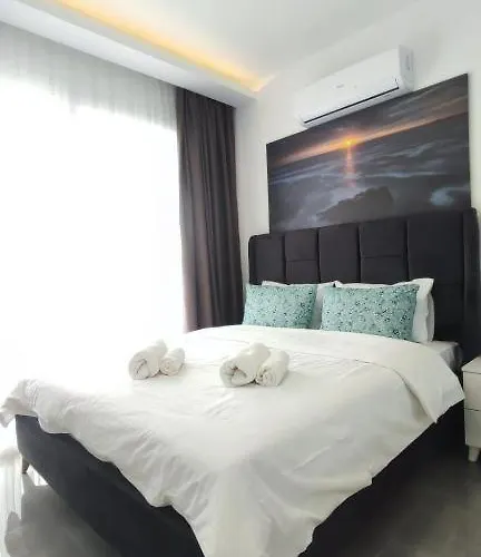 Holiday Courtyard Longbeach *