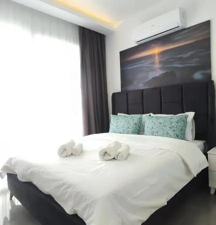 Holiday Courtyard Longbeach *