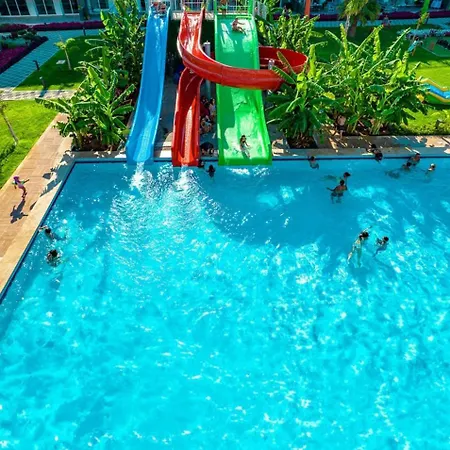 Holiday Courtyard Longbeach Apartment *