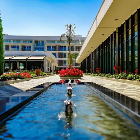 Holiday Courtyard Longbeach *