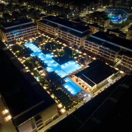 Holiday Courtyard Longbeach