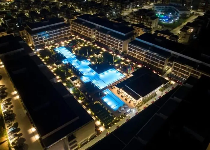 Holiday Courtyard Longbeach